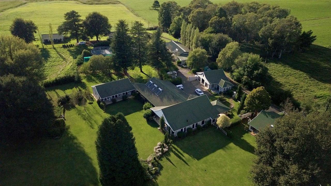 Karmichael Farm Guest House Himeville Exterior photo